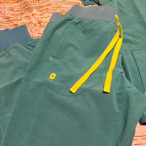 Figs Fion Scrub Set - Picture 2 of 4